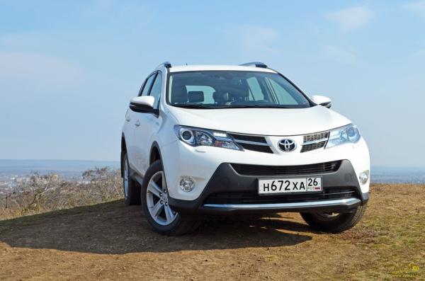 «Этот – лучше»: тест-драйв нового RAV4